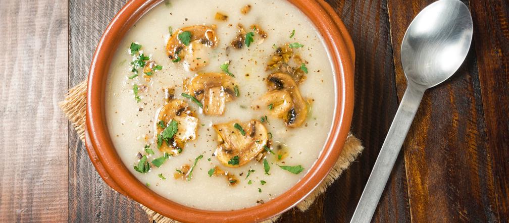 Zalewajka z pieczarkami - niedroga, a smaczna zupa na rozgrzewkę