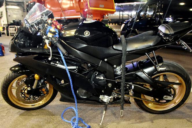 Samochód i motocykl nie wyjechały za granicę. Strażnicy zatrzymali pojazdy