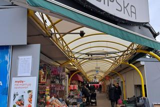 Na warszawskich bazarkach stanęły specjane szafy. To nowy ekologiczny pomysł Ratusza