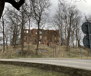 Niezwykły rycerski zamek w Dobrej. Niewielka miejscowość z wielkim symbolem historii