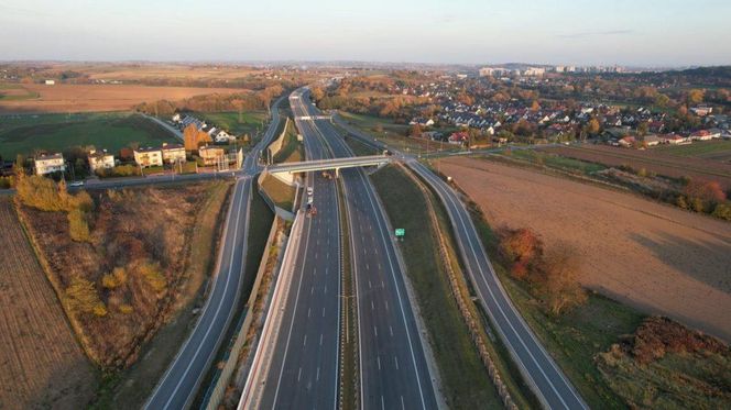 Tak na najnowszych zdjęciach prezentuje się północna obwodnica Krakowa S52