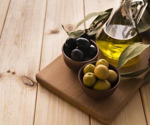Niezwykłe właściwości oliwy z oliwek. Zobacz, dlaczego warto sięgać po nią jak najczęściej