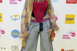 Stylizacje Sary James