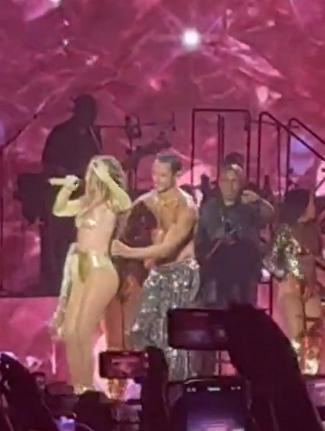 Jennifer Lopez nie nosi bielizny?! Tym razem na szczęście miała…