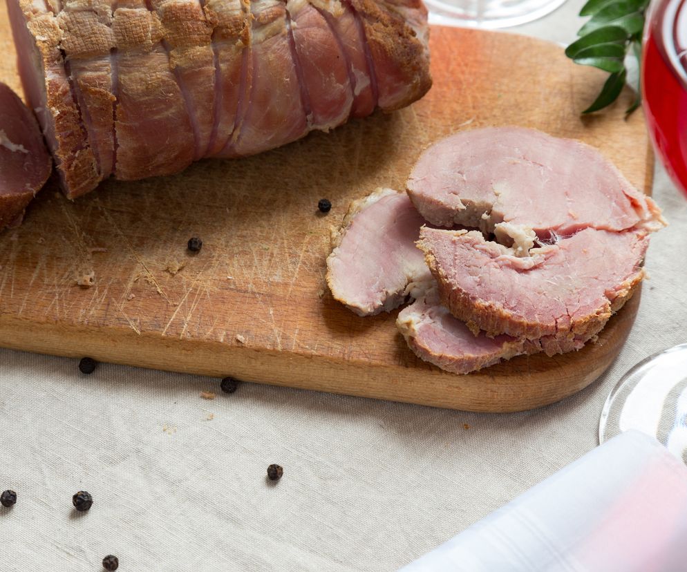 Domowa szynka gotowana z ziołami [wędlina na zimno albo danie mięsne na ciepło]