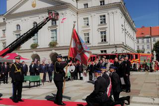 Uroczystość nadania sztandaru Komendzie Miejskiej Państwowej Straży Pożarnej w Kaliszu