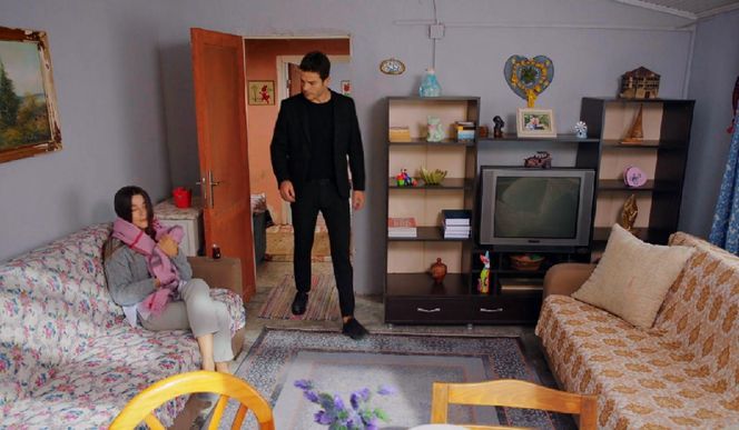 Miłość i nadzieja, odcinek 301. Zeynep, Ege