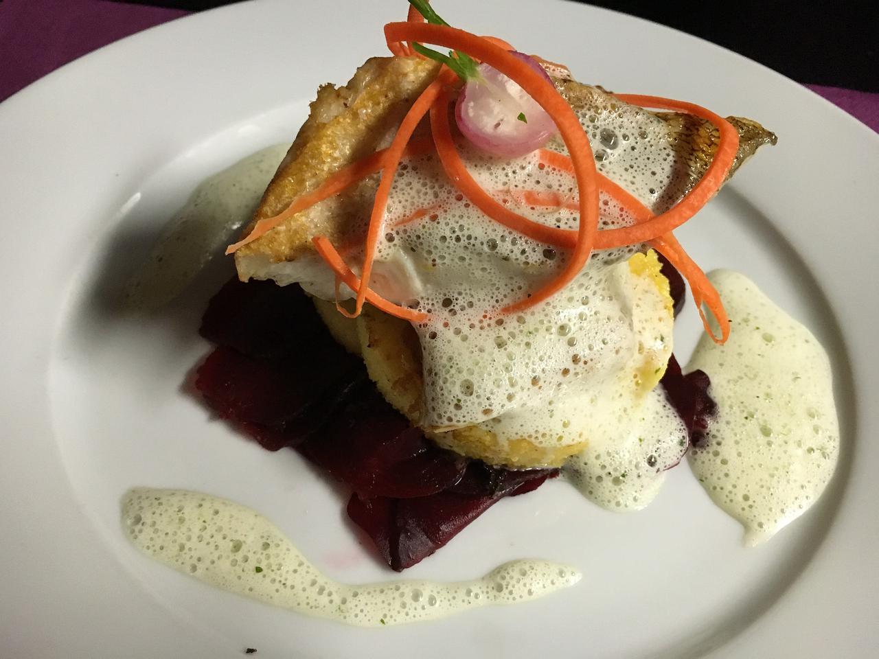 Grillowany pstrąg w sosie szpinakowym