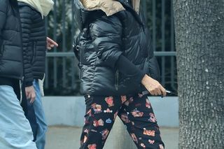 Agata Młynarska. Babcia Agata buszuje po sklepie.