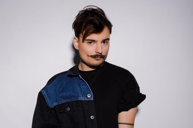 Wiktor Dyduła wraca z nową piosenką! Koło Fortuny przedpremierowo TYLKO U NAS