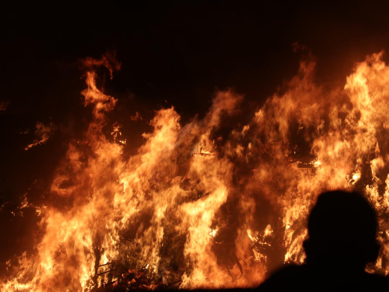 Ceków Kolonia: Potężny pożar lakierni! 15 zastępów straży w akcji