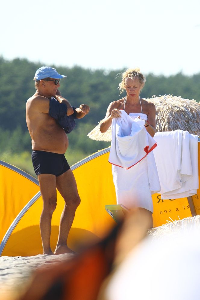 Jan Englert z żoną i ćorką w Juracie