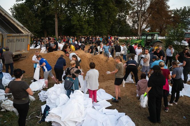 Fala kulminacyjna w Brzegu Dolnym. Stan wody osiągnął prawie 10 metrów! 