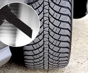 24-latek wpadł w szał. Niszczył, co się da! Zakrwawiony spacerował po chodniku