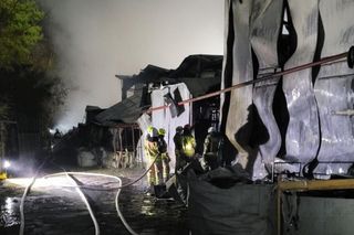 Potężny pożar parku trampolin we Włocławku