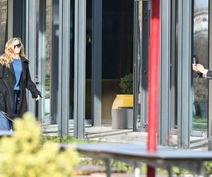 Agnieszka Kaczorowska siedzi i pachnie, a Rogacewicz wynosi śmieci i je kanapke poza autem... Fajna para?