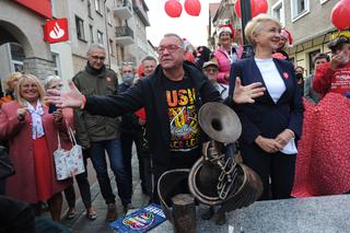 Jerzy Owsiak odłonił w Kołobrzegu figurkę poświęconą WOŚP