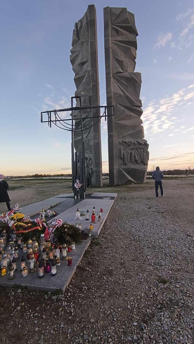 Tłumy na grobach we Wrocławiu. Zobaczcie zdjęcia z cmentarzy [GALERIA]