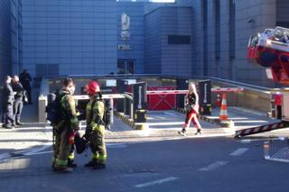 Wstrząsający pożar w wieżowcu na Woli. Jedna osoba spłonęła, druga wyskoczyła z 15. piętra 