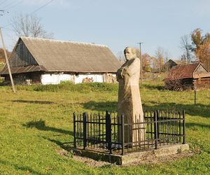 To słynna wieś w Małopolsce. Według legendy zbudowali ją kamieniarze