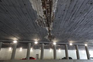 Wiadukty grozy w Warszawie! Wielkie płaty betonu spadają ludziom na głowę 