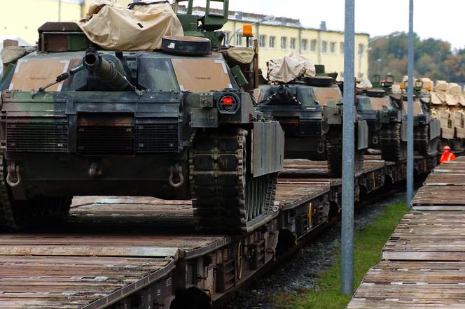 Czołgi Abrams w transporcie kolejowym