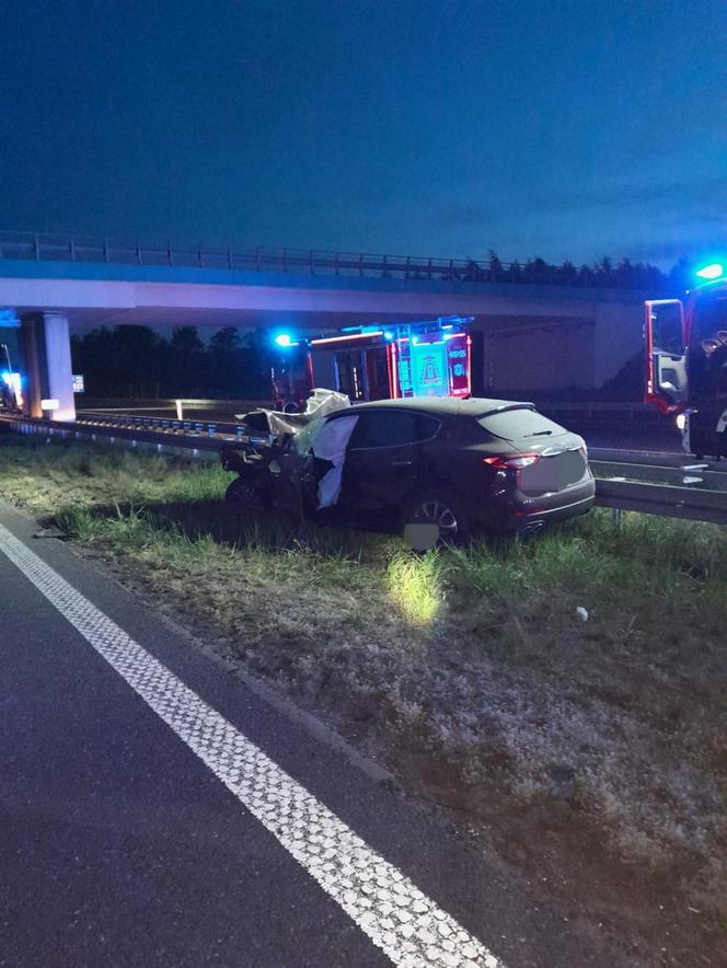 Stemplew. Śmiertelny wypadek na A2. W karambolu zginęła kobieta, wiele osób rannych [ZDJĘCIA].