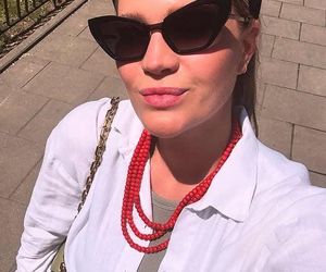 Wybory 2025: Zosia Ślotała w czerwonych koralach