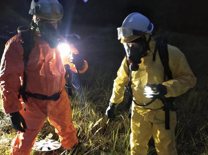 Chrośna: Ktoś porzucił beczki w lesie! W środku groźne substancje [ZDJĘCIA]