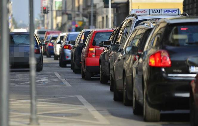 Duże utrudnienia i korki w Łodzi. Ulice zablokowane już od godziny 15. SPRAWDŹCIE, gdzie!