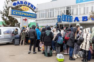 Wojna na Ukrainie. Tłumy uchodźców w Medyce i na dworcu we Lwowie