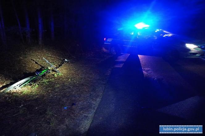 Ojciec nie żyje, 15-letni syn został ranny. W rowerzystów wjechał samochód