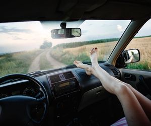  Jechała z nogami na desce rozdzielczej auta. Pożałuje tego do końca życia