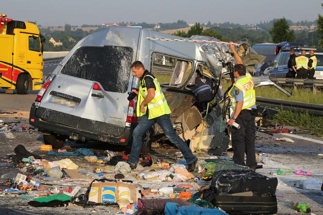 Wypadek polskiego autokaru w Niemczech obok Drezna. NIE ŻYJE 9 osób, około 40 rannych