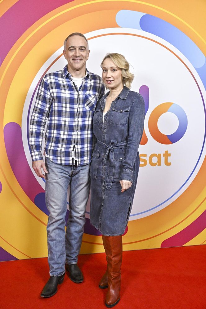 Paweł Orleański tłumaczy się ze schadzki. Tak całuje na każdym "spotkaniu biznesowym"