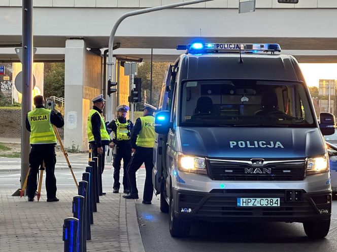 Warszawa. Wypadek na rondzie Tybetu. Tomasz U. przebywał na wolności mimo doprowadzenia do katastrofy autobusu [ZDJĘCIA].