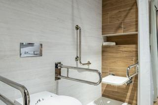 Jak urządzić łazienkę dla seniora?