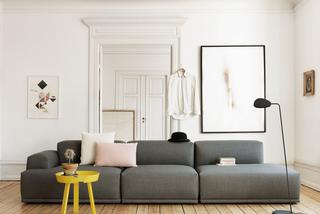 Wygodna sofa w stylu skandynawskim