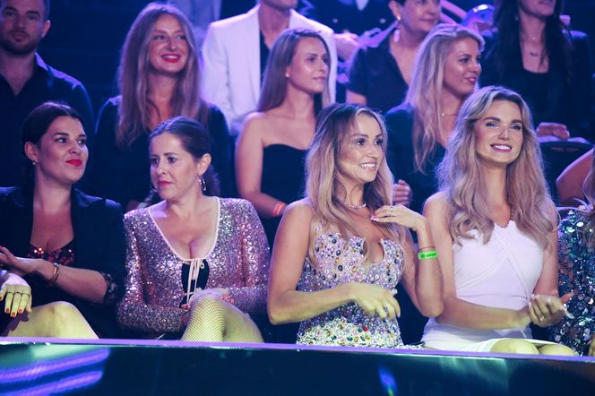 Doda z mamą i Jeleniewska z chłopakiem. Gwiazdy odwiedziły pierwszy odcinek "Tańca z Gwiazdami"