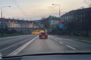 Służby rozbijają gang trucicieli. Zatrzymali dwóch mężczyzn i jedną kobietę. „Podstępnie wyłudzały”