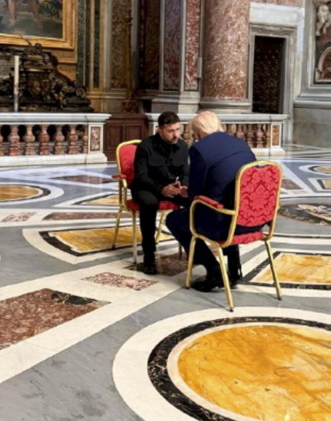 Pokazali zdjęcia ze spotkania Trumpa z Zełenskim w Watykanie