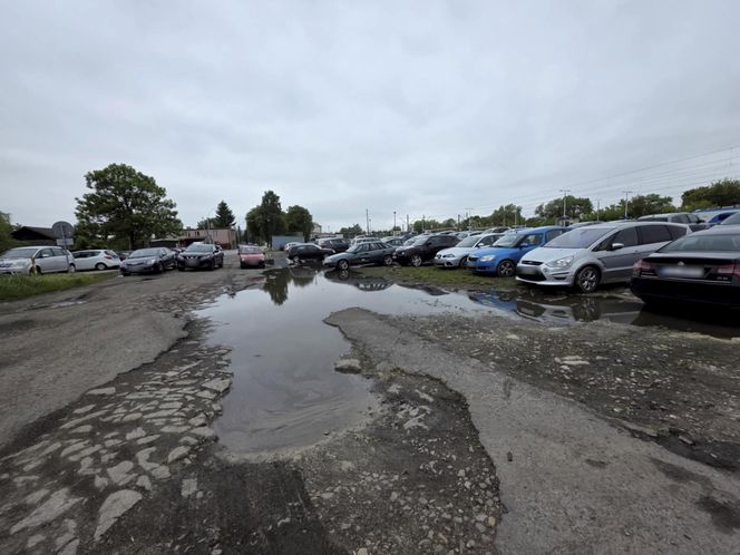 Mandaty za parkowanie przy PKP