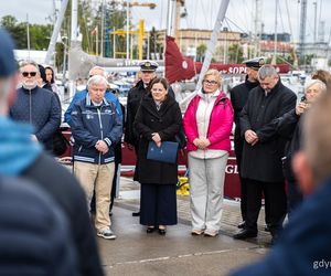 Tablica upamiętniająca Bohdana Sienkiewicza na Alei Żeglarzy w Gdyni