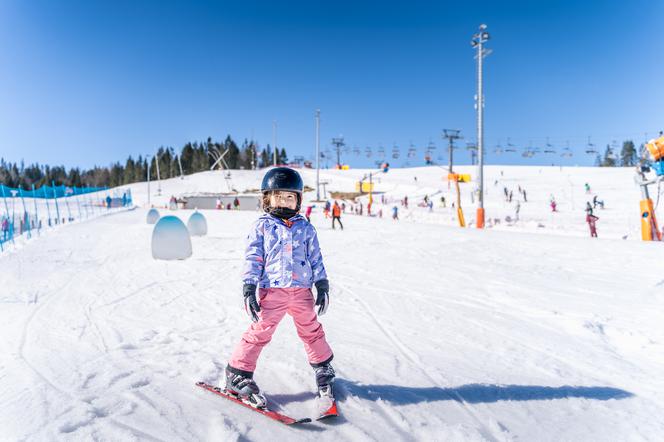 Jakie narty wybrać? Zasady doboru nart, butów i kijów narciarskich