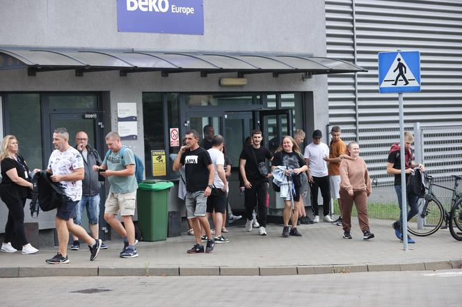 Pracownicy Beko rozpoczęli żałobny protest