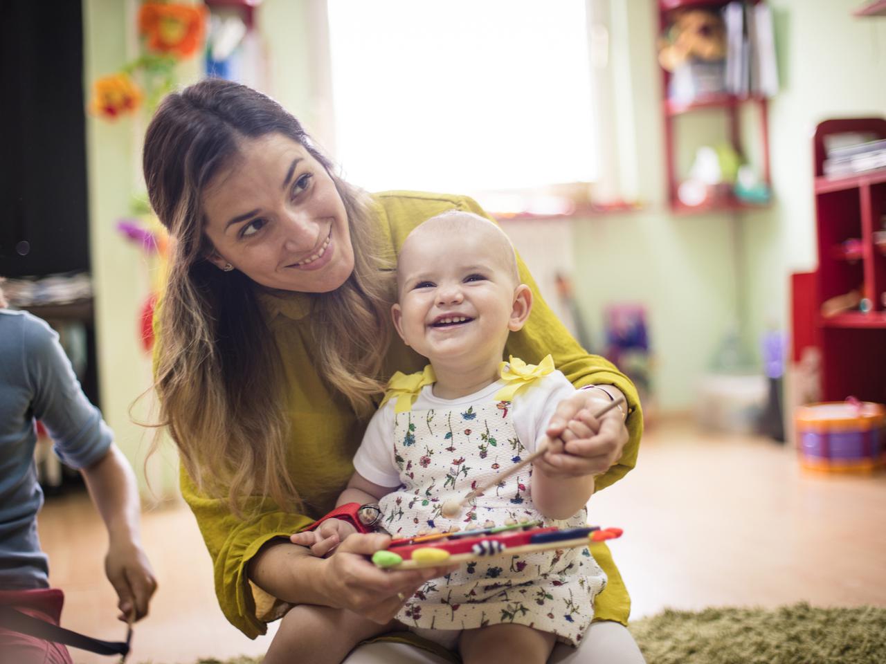 Niania czy żłobek - komu powinnaś powierzyć opiekę nad dzieckiem?