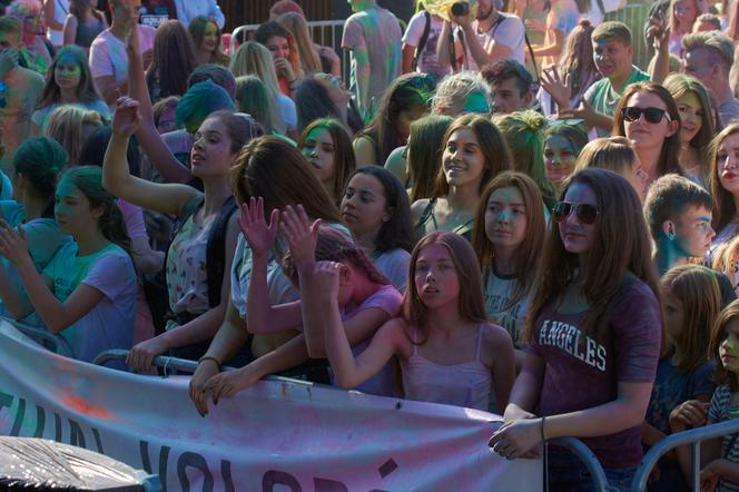 Lublin: Festiwal Kolorów 2018. Kolory Holi wystrzeliły w powietrze!