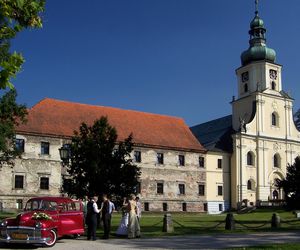 To niewielka śląska wieś znana z wyjątkowego obiektu