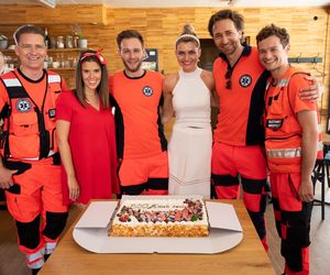 QUIZ. Na sygnale. Dopasuj aktora do bohatera z serialu! Zgadniesz jak naprawdę nazywają się ratownicy i lekarze z Leśnej Góry?