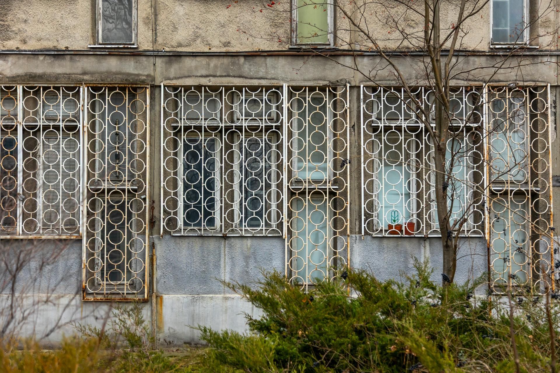 Zabytkowa hala na Suwak 4 w Warszawie